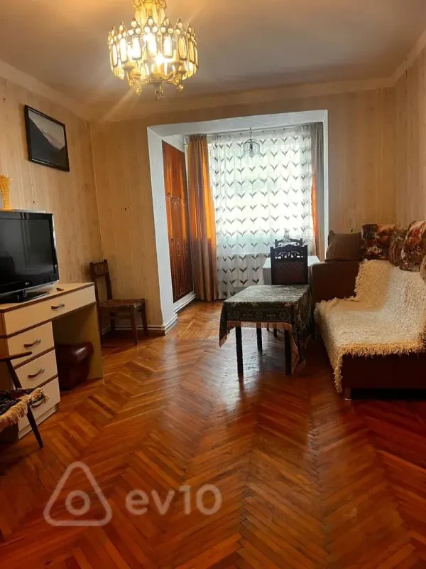 Kirayə verilir 3 otaqlı köhnə tikili 90 m²
