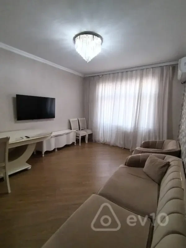 Kirayə verilir 3 otaqlı yeni tikili 75 m²