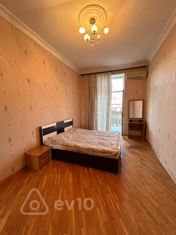 Kirayə verilir 3 otaqlı köhnə tikili 75 m²