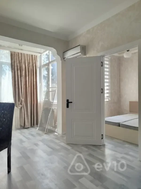 Kirayə verilir 2 otaqlı köhnə tikili 35 m²