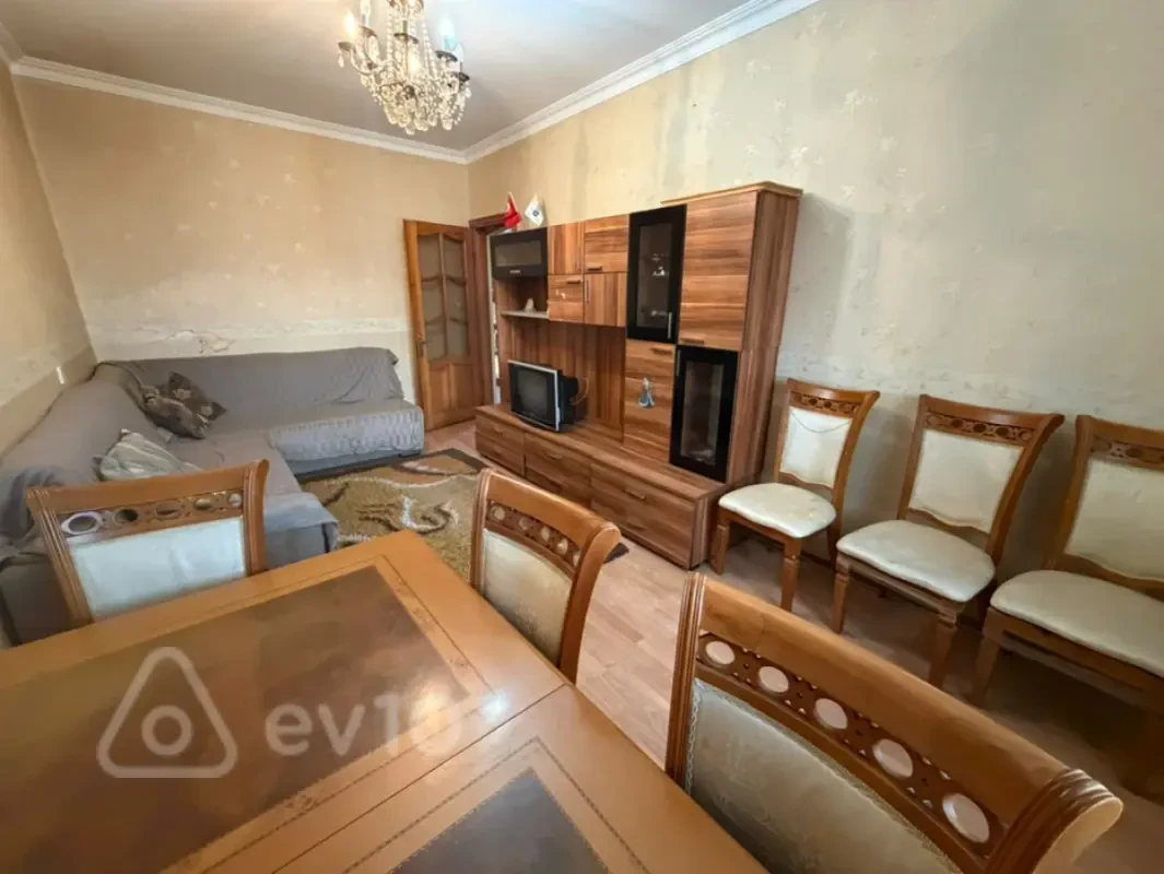 Kirayə verilir 3 otaqlı köhnə tikili 80 m²