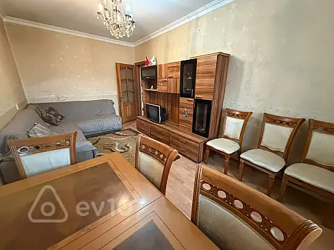 Kirayə verilir 3 otaqlı köhnə tikili 80 m² — Bakı, Yasamal 3 otaq 80.00 m²