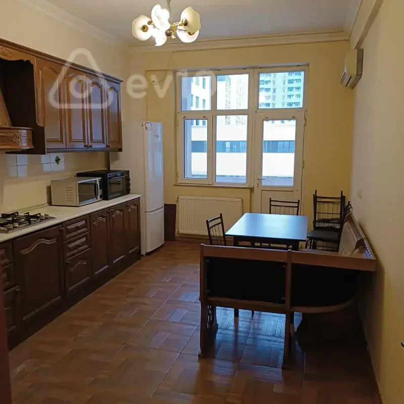 Kirayə verilir 3 otaqlı yeni tikili 110 m²