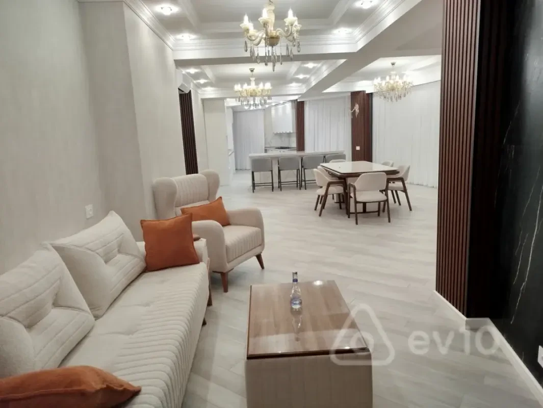 Kirayə verilir 4 otaqlı yeni tikili 180 m²