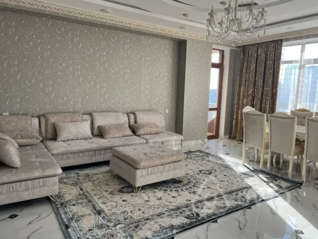 Kirayə verilir 3 otaqlı yeni tikili 120 m²