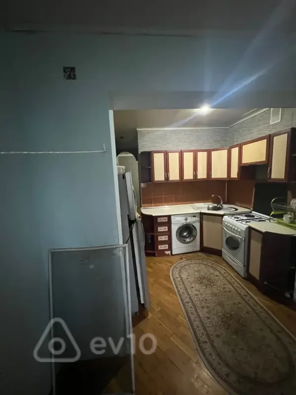 Kirayə verilir 2 otaqlı köhnə tikili 60 m²