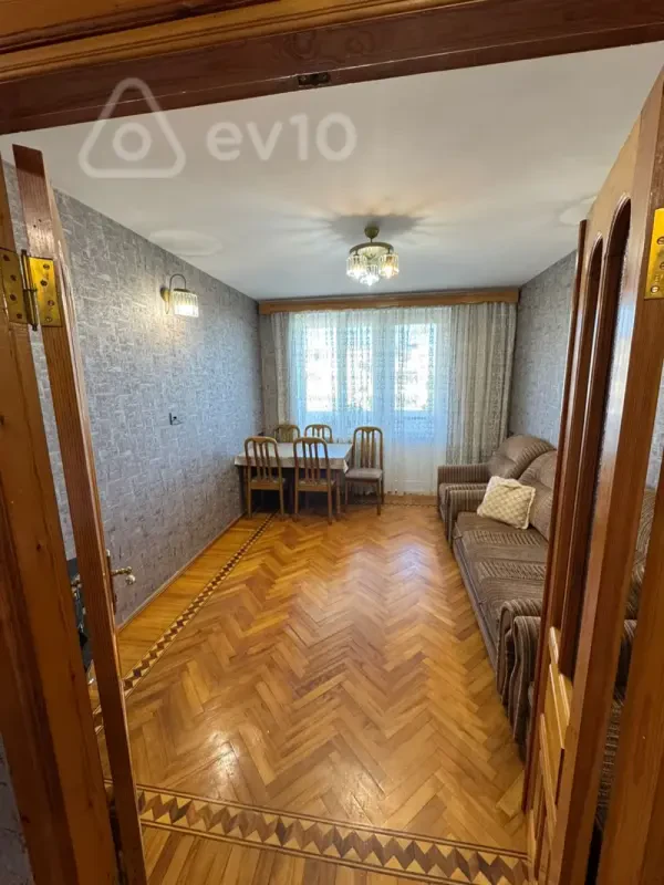 Kirayə verilir 2 otaqlı köhnə tikili 75 m²