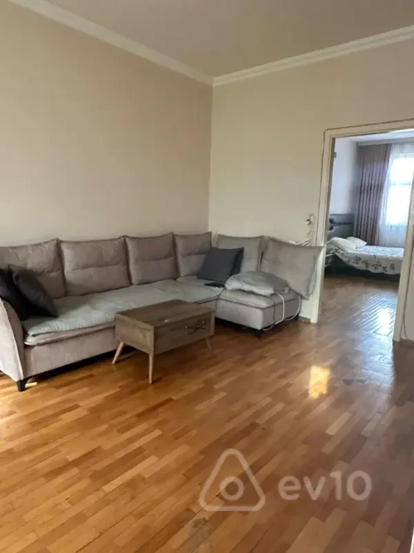 Kirayə verilir 2 otaqlı köhnə tikili 40 m²