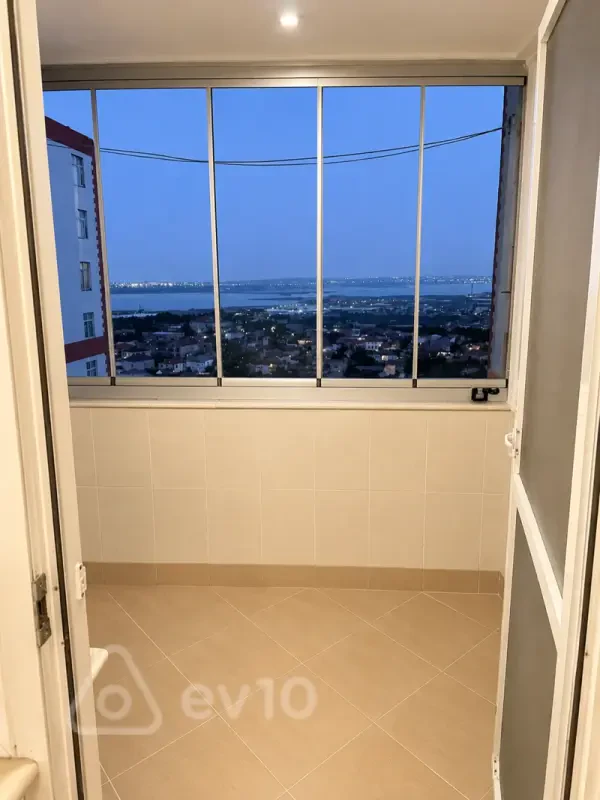 Kirayə verilir 3 otaqlı yeni tikili 129 m²