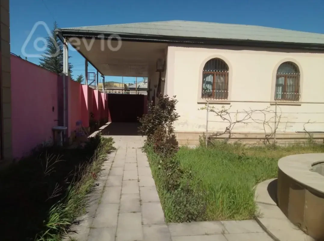 Satılır 5 otaqlı həyət evi 150 m²