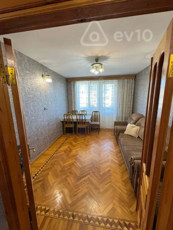 Kirayə verilir 2 otaqlı köhnə tikili 55 m²