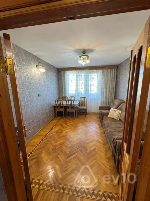 Kirayə verilir 2 otaqlı köhnə tikili 50 m²