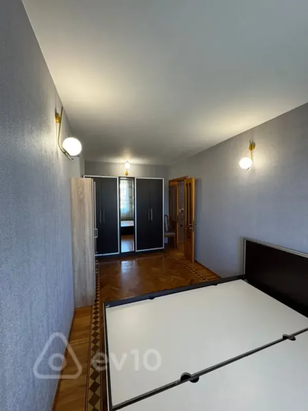 Kirayə verilir 2 otaqlı köhnə tikili 50 m²
