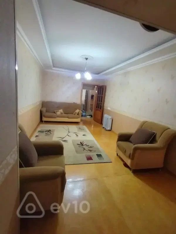 Satılır 2 otaqlı köhnə tikili 70 m²
