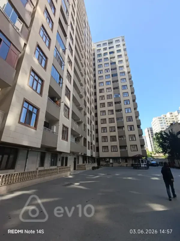 Satılır 4 otaqlı yeni tikili 182 m²