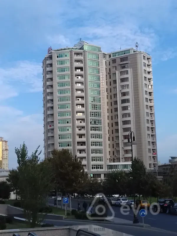 Satılır 4 otaqlı yeni tikili 224 m²