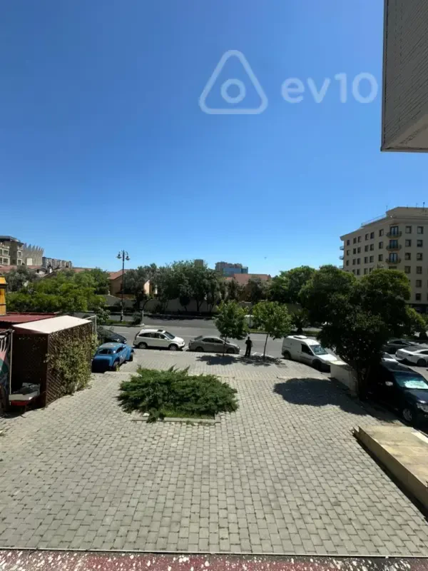 Satılır mənzil 100 m²