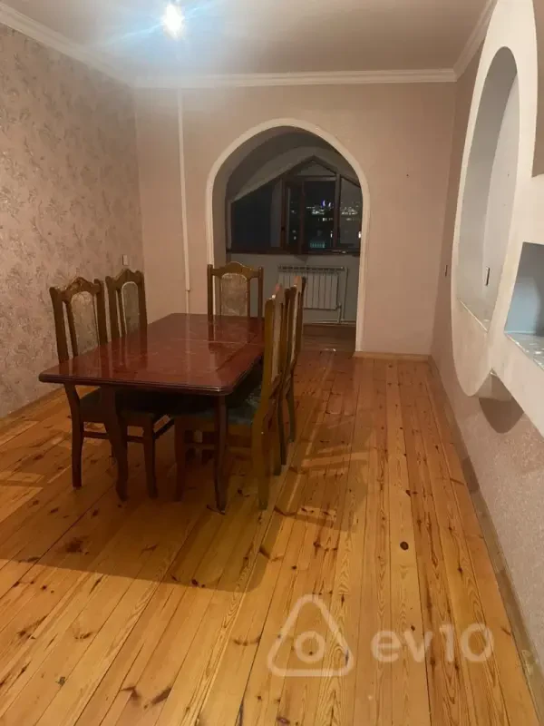 Kirayə verilir 4 otaqlı köhnə tikili 100 m²