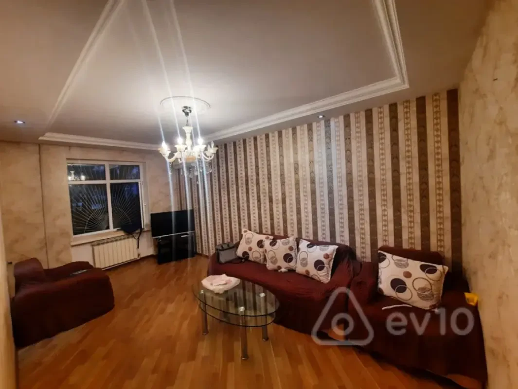 Kirayə verilir 2 otaqlı köhnə tikili 50 m²