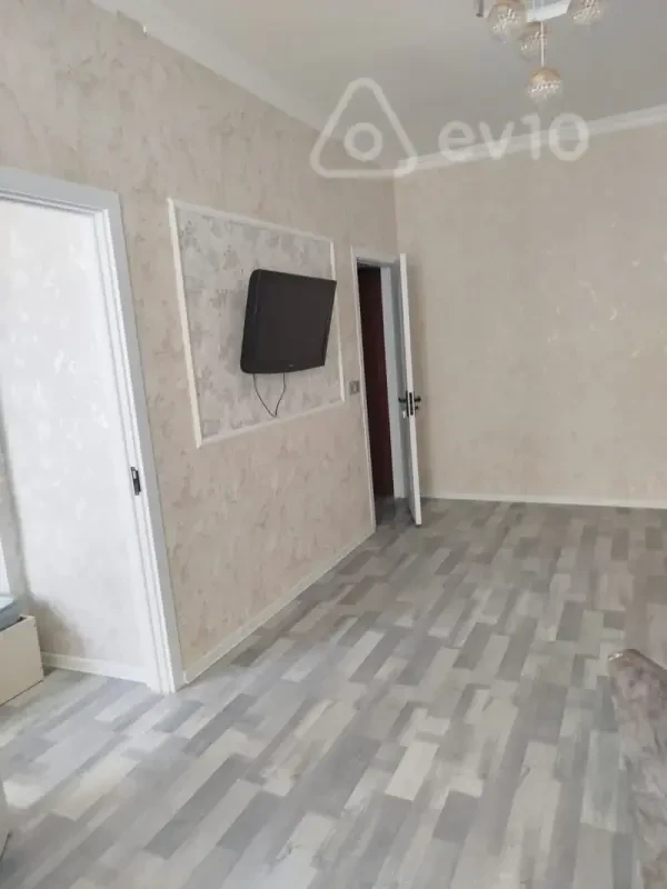 Kirayə verilir 2 otaqlı köhnə tikili 55 m²