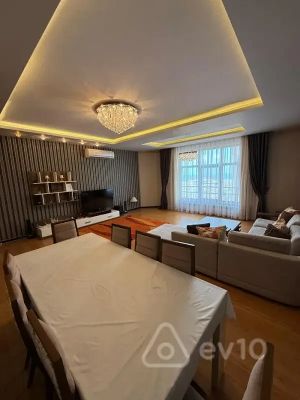 Kirayə verilir 3 otaqlı yeni tikili 160 m²