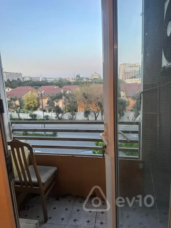 Kirayə verilir 2 otaqlı köhnə tikili 55 m²