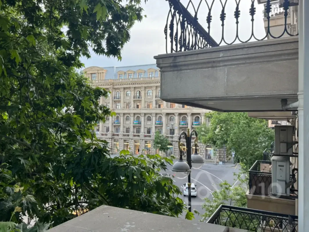 Satılır 3 otaqlı yeni tikili 160 m²