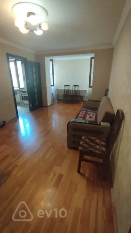 Kirayə verilir 2 otaqlı köhnə tikili 50 m²