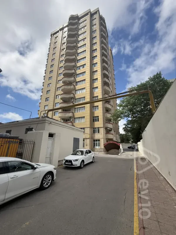Satılır 4 otaqlı yeni tikili 230 m²