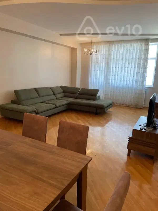 Kirayə verilir 3 otaqlı yeni tikili 154 m²