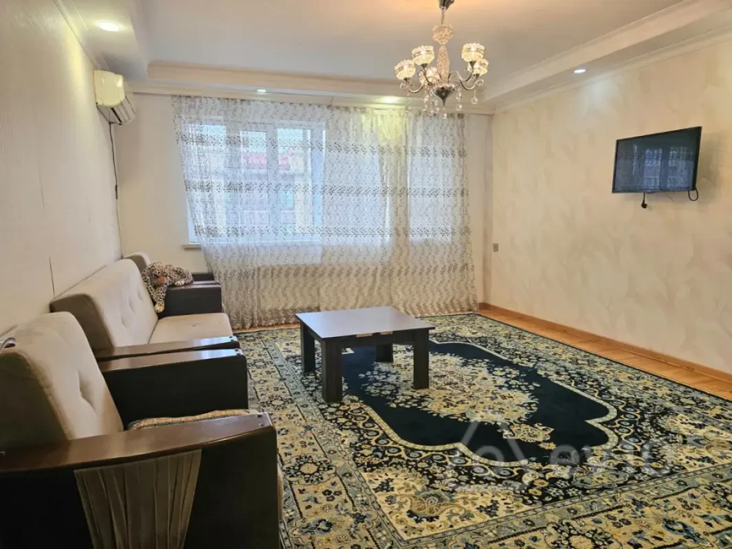 Kirayə verilir 3 otaqlı köhnə tikili 90 m²