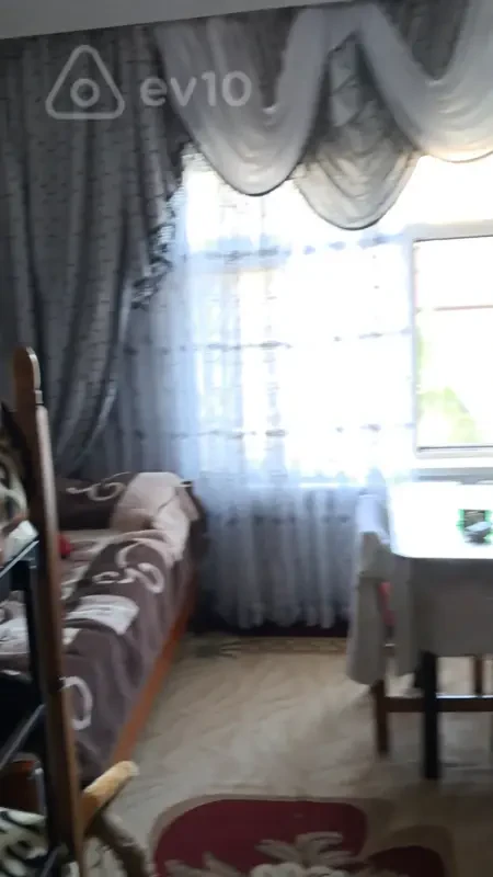 Satılır 3 otaqlı köhnə tikili 80 m²