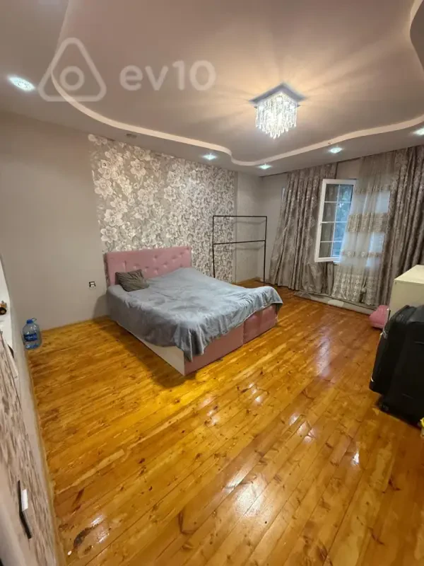 Kirayə verilir 4 otaqlı köhnə tikili 110 m²
