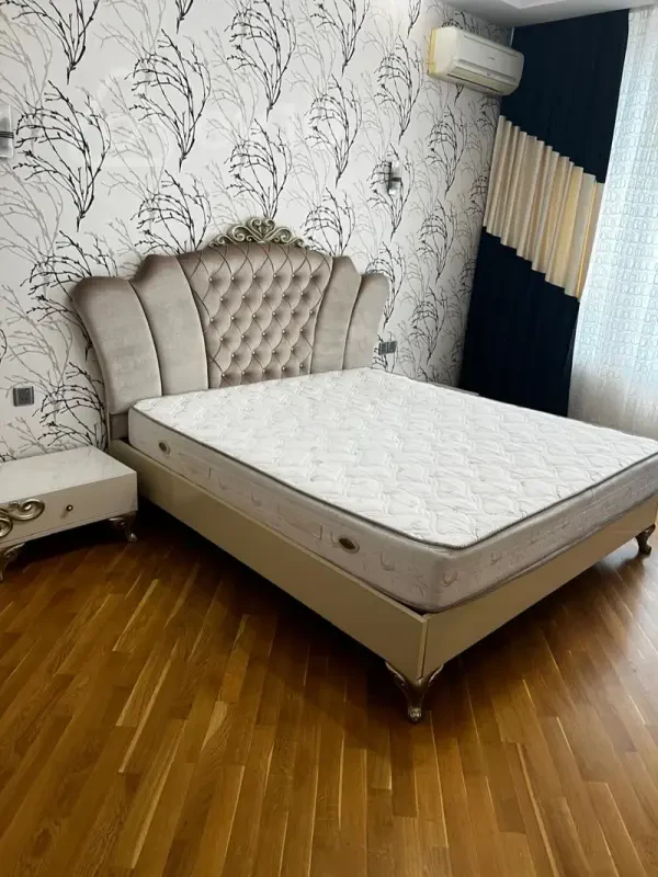Kirayə verilir 4 otaqlı yeni tikili 200 m²