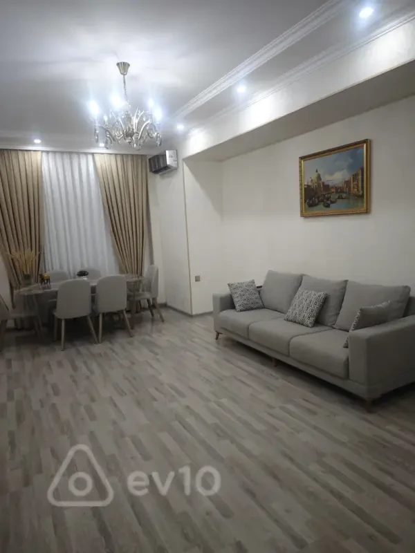 Kirayə verilir 2 otaqlı yeni tikili 73 m²