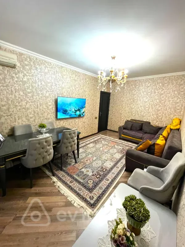 Satılır 2 otaqlı köhnə tikili 55 m²
