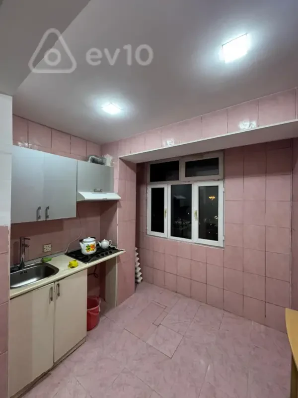 Kirayə verilir 2 otaqlı köhnə tikili 70 m²