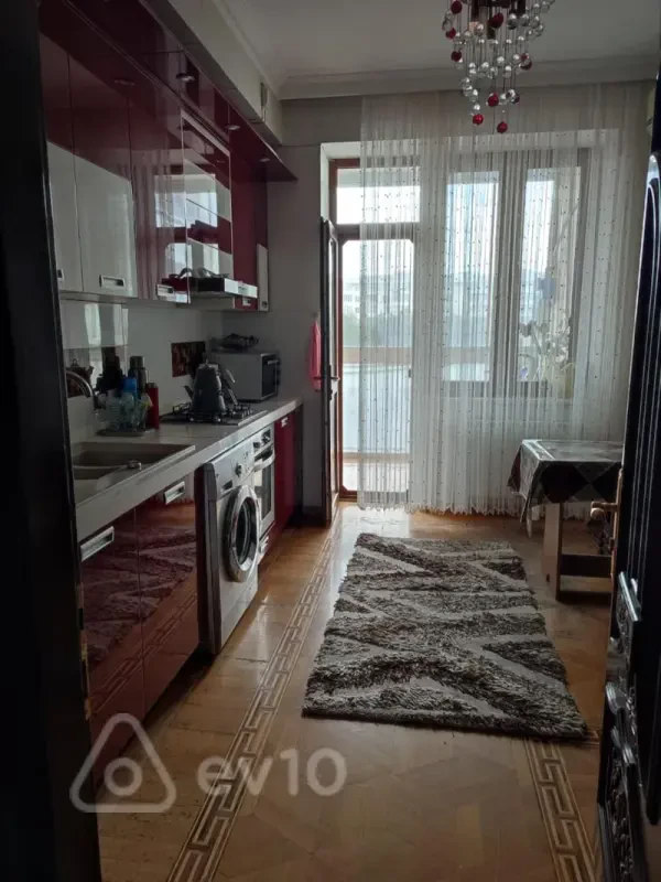 Kirayə verilir 2 otaqlı yeni tikili 84 m²