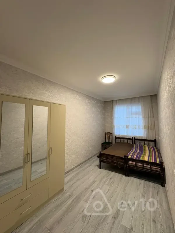 Kirayə verilir 2 otaqlı köhnə tikili 55 m²