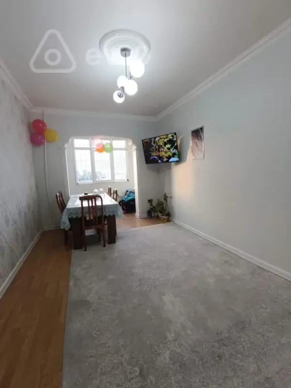 Satılır 2 otaqlı köhnə tikili 60 m²
