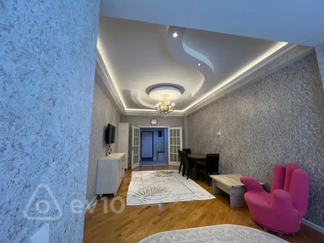 Kirayə verilir 3 otaqlı yeni tikili 155 m²