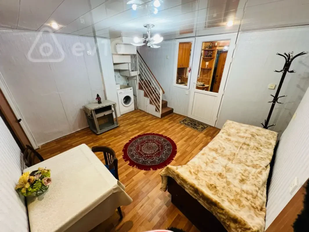 Kirayə verilir 2 otaqlı köhnə tikili 45 m²