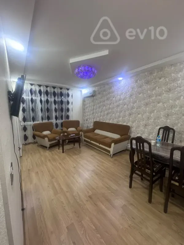 Kirayə verilir 2 otaqlı köhnə tikili 43 m²