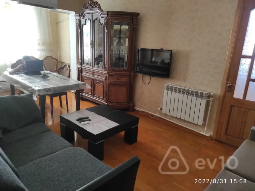 Satılır 2 otaqlı köhnə tikili 60 m²
