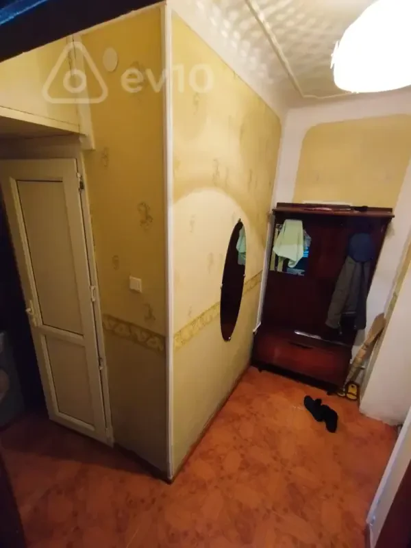 Satılır 2 otaqlı köhnə tikili 45 m²