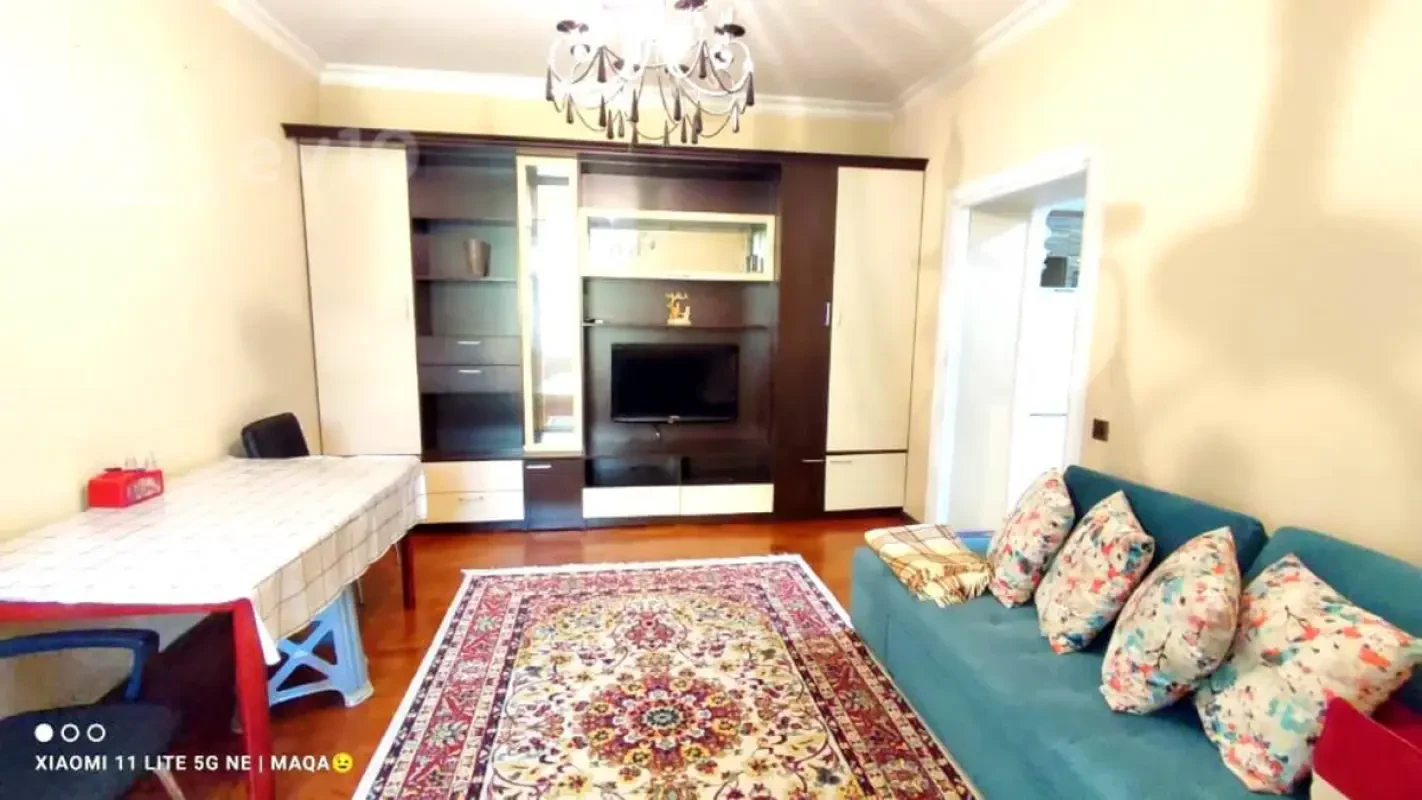 Kirayə verilir 2 otaqlı köhnə tikili 60 m²
