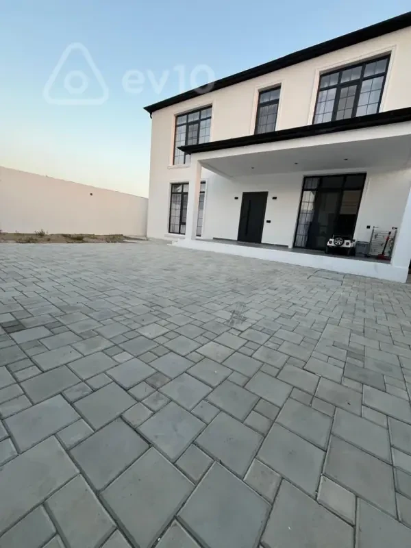 Satılır 7 otaqlı həyət evi 260 m²