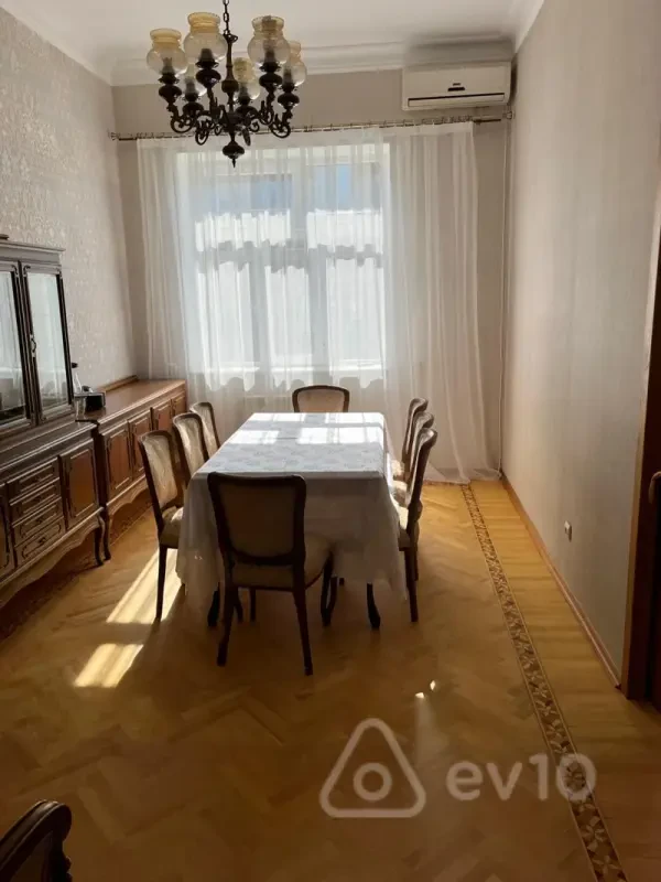 Kirayə verilir 2 otaqlı köhnə tikili 75 m²
