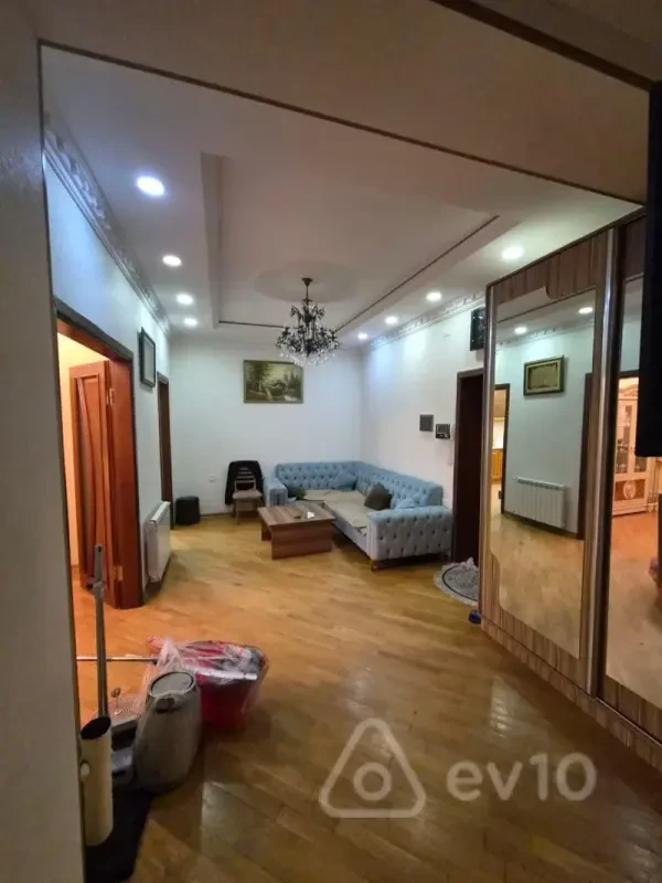 Kirayə verilir 3 otaqlı yeni tikili 135 m²