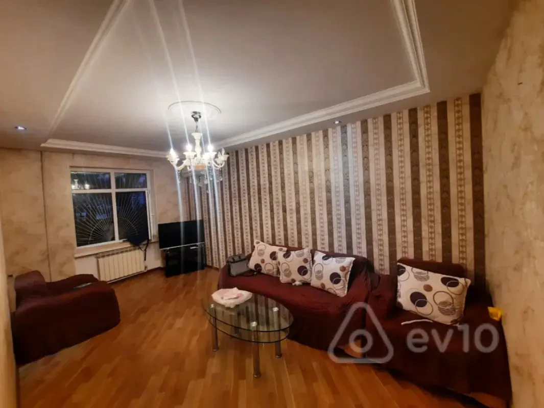 Kirayə verilir 2 otaqlı köhnə tikili 55 m²